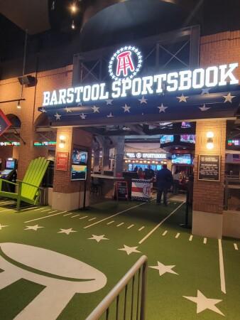 Best Sports Bars in Grantville - Barstool Sportsbook @ Hollywood Casino Grantville