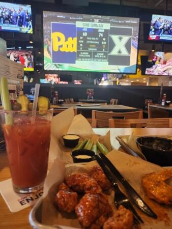 Best Sports Bars in Clarksville - Buffalo Wild Wings @ Clarksville, In