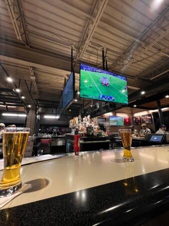 Best Sports Bars in Iselin - Buffalo Wild Wings @ Woodbridge Township, Nj