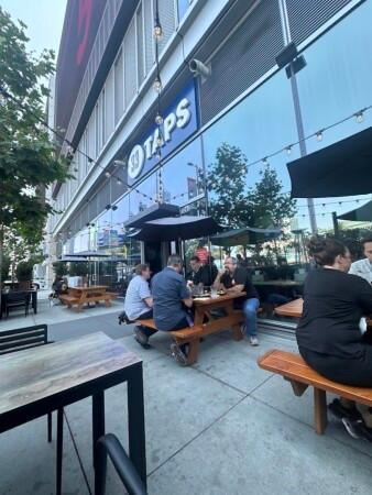 Best Sports Bars in Los Angeles - 33 Taps @ Downtown LA