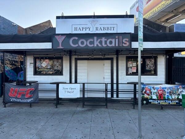 Best Sports Bars in Los Angeles - Happy Rabbit Bar & Lounge