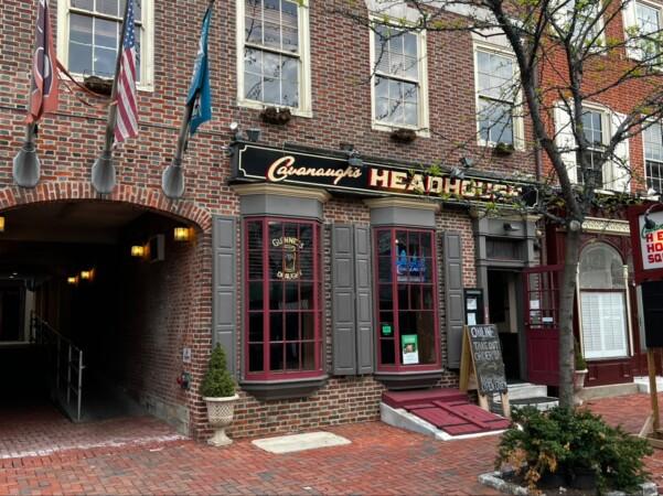 Best Sports Bars in Philadelphia - Cavanaughs Headhouse Square @ Rigger Bar