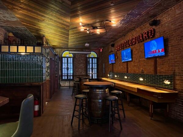 Best Sports Bars in New York - Plug Uglies