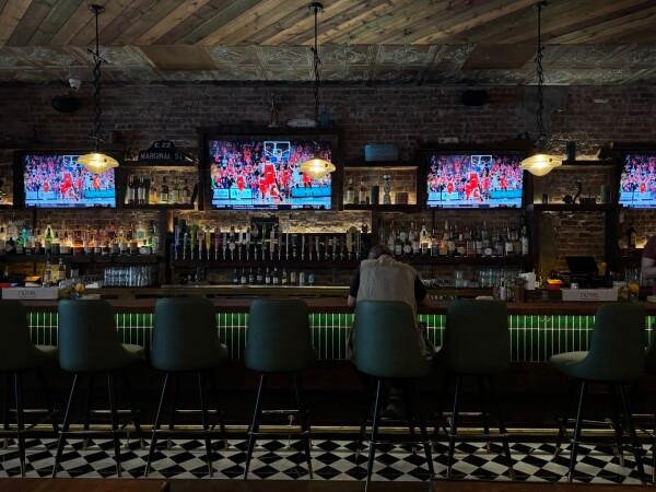 Best Sports Bars in New York - Plug Uglies