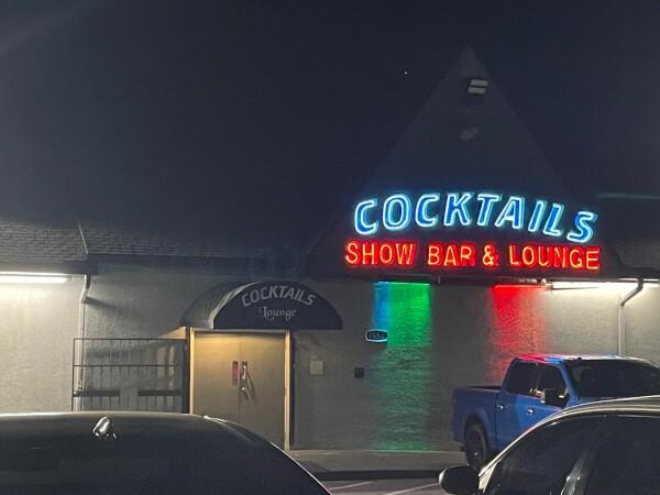 Best Sports Bars in Jacksonville - Cocktails Lounge