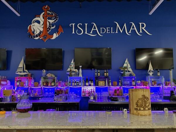 Best Sports Bars in Omaha - Isla del Mar Restuarante