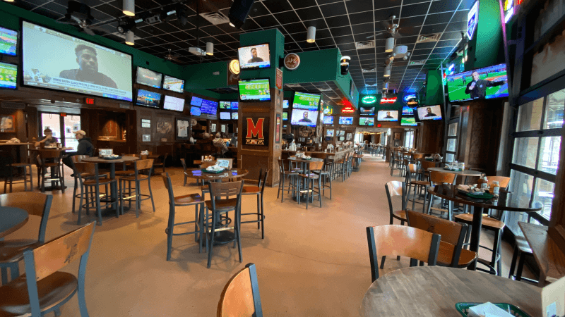 Best Sports Bars in College Park - Looneys Pub @ College Park