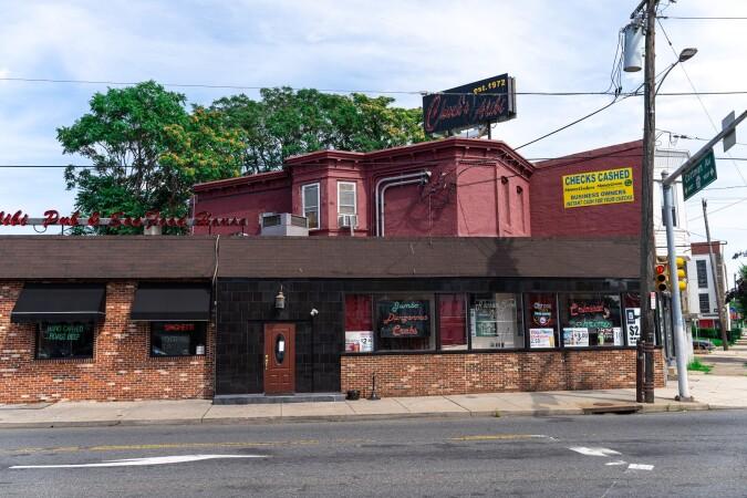 Best Sports Bars in Philadelphia - Chuck's Alibi