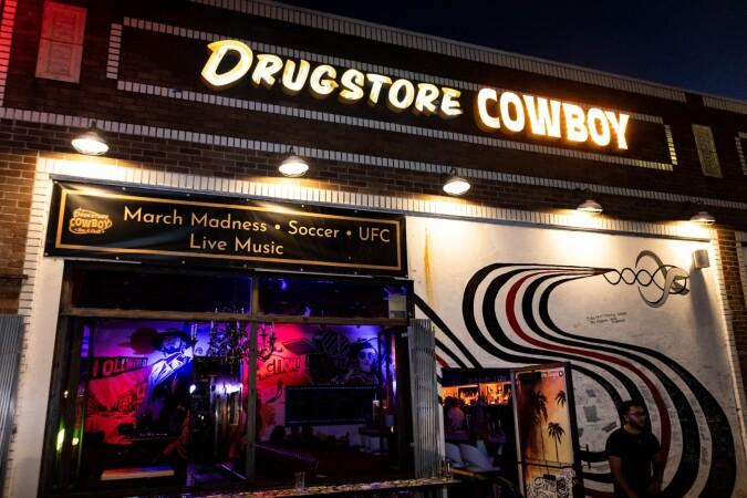 Best Sports Bars in Los Angeles - Drug Store Cowboy